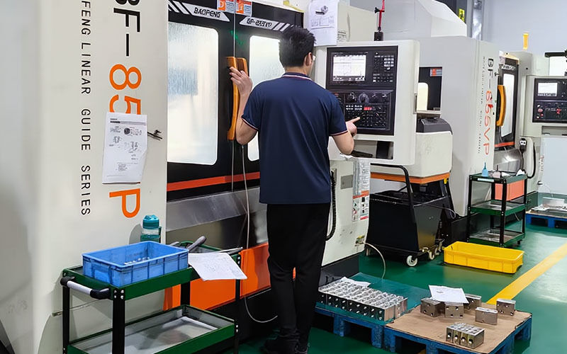 Dongguan Zhongwei Metal Products Co., Ltd 제조업체의 생산 라인